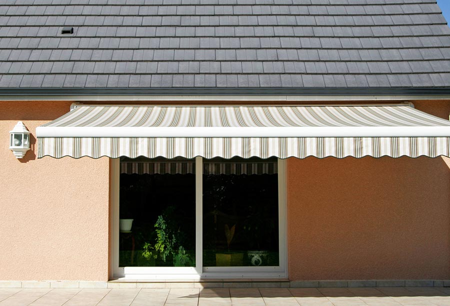 Store de protection solaire pour veranda et pergla store banne et californien - lame verticales et horizontales region de bordeaux gironde